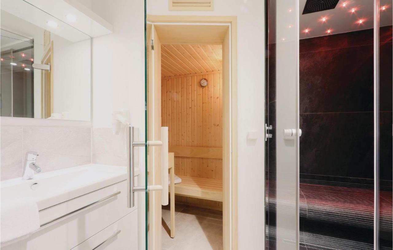 Nice Apartment In Luebeck Travemuende With Sauna エクステリア 写真
